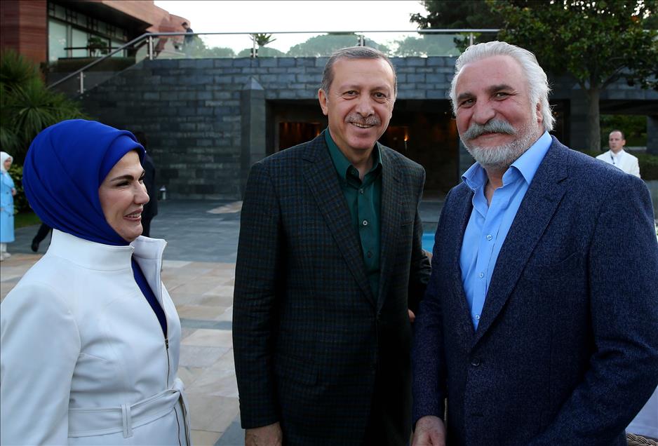 Cumhurbaşkanı Erdoğan, sporcu ve sanatçılarla birlikte iftar yaptı
