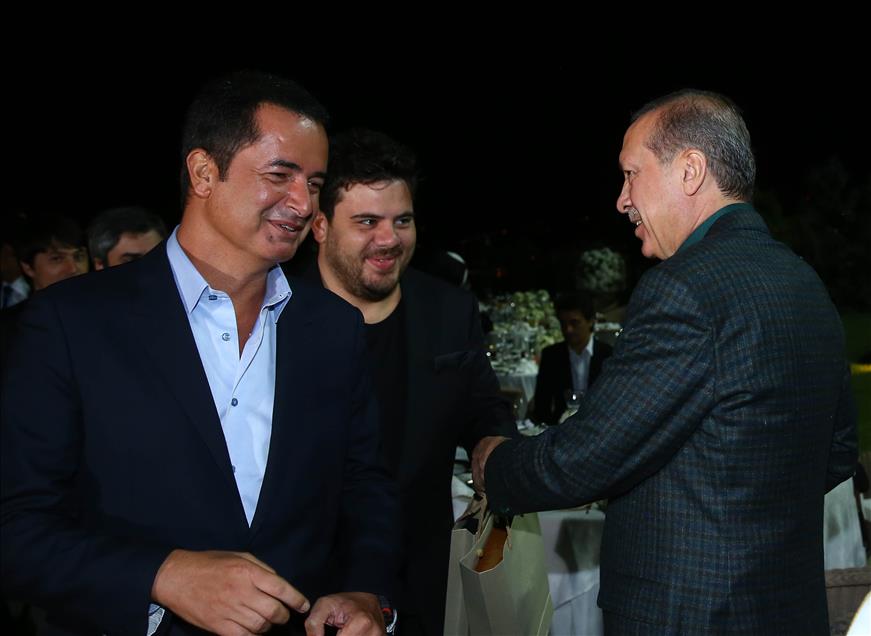 Cumhurbaşkanı Erdoğan, sporcu ve sanatçılarla birlikte iftar yaptı
