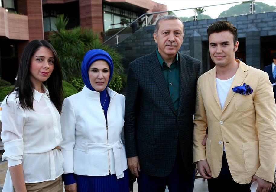 Cumhurbaşkanı Erdoğan, sporcu ve sanatçılarla birlikte iftar yaptı