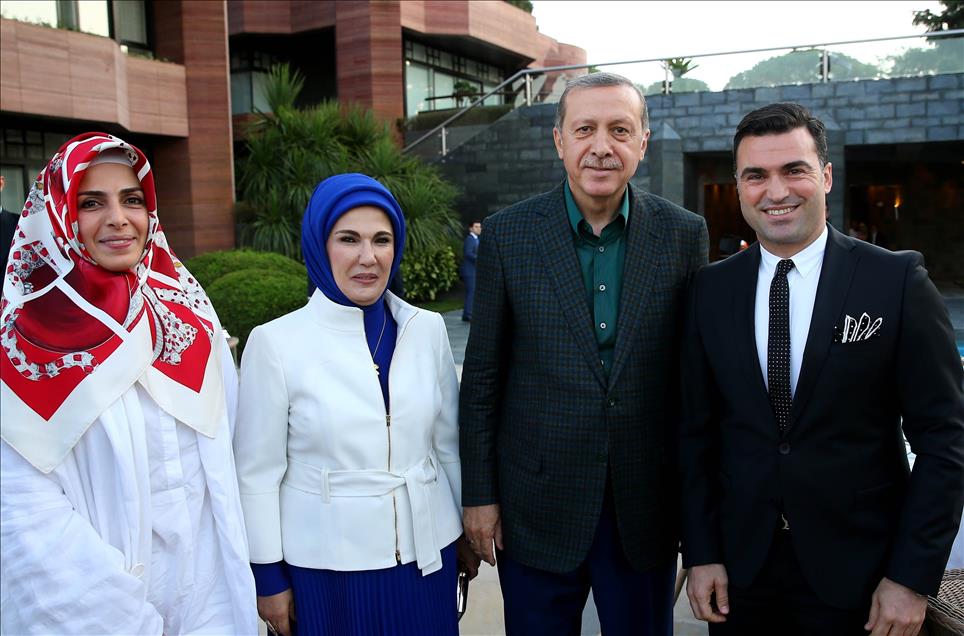 Cumhurbaşkanı Erdoğan, sporcu ve sanatçılarla birlikte iftar yaptı