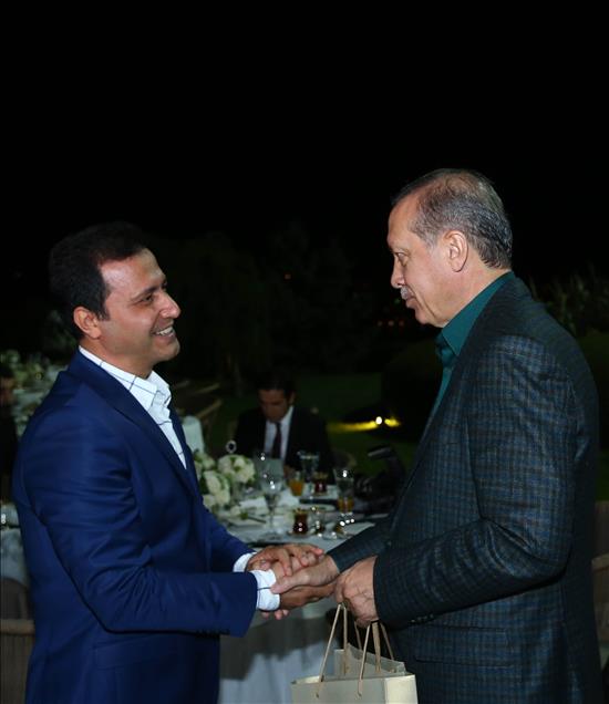 Cumhurbaşkanı Erdoğan, sporcu ve sanatçılarla birlikte iftar yaptı
