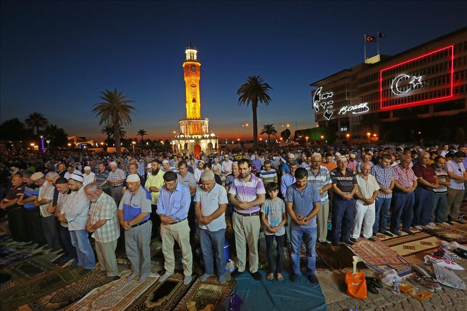 İzmir’de Kadir Gecesi