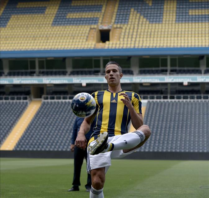 Robin van Persie için imza töreni