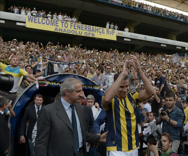 Robin van Persie için imza töreni