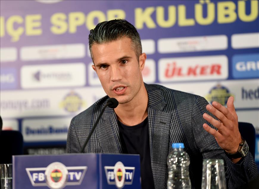 Robin van Persie için imza töreni
