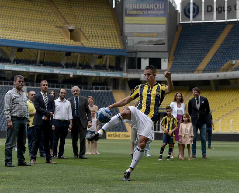 Robin van Persie için imza töreni