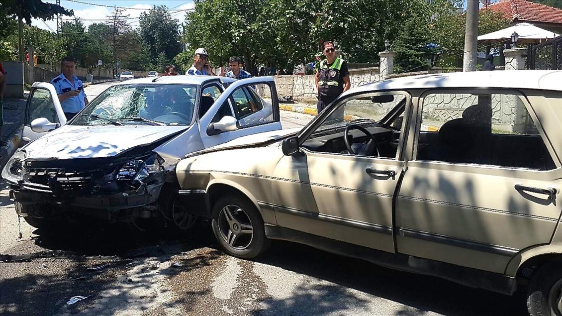 Sakarya'da zincirleme trafik kazası: 2 yaralı