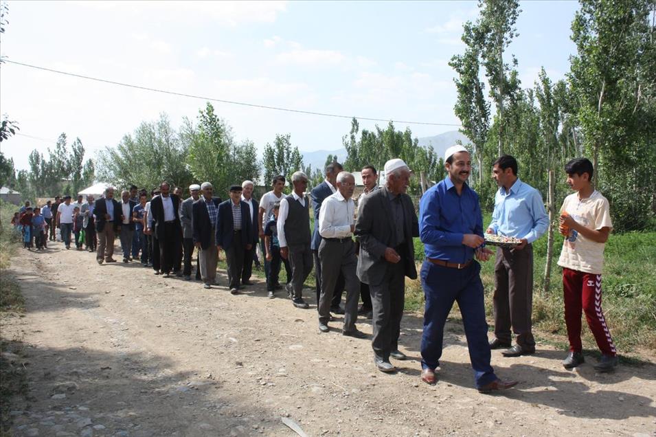 Di eydiyê de nêzî 4 ton û nîv şekir îkram dikin