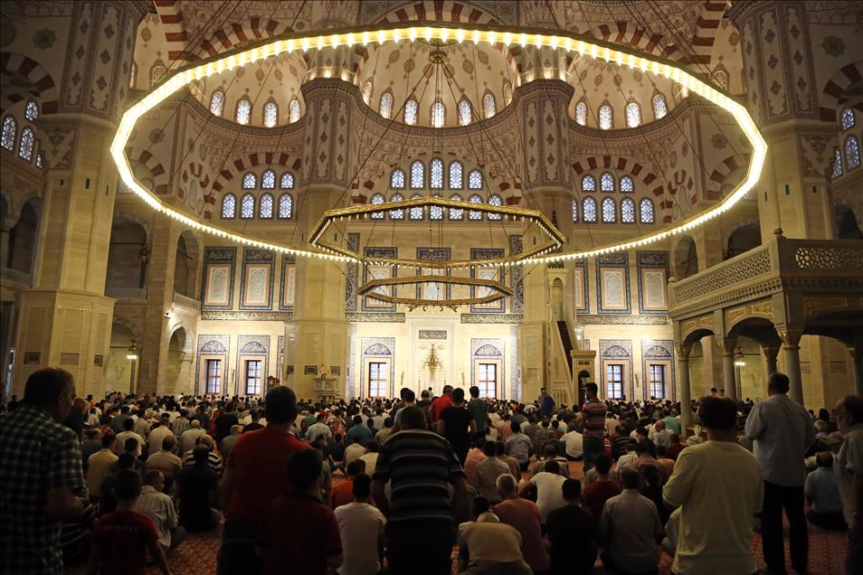 Adana'da bayram namazı