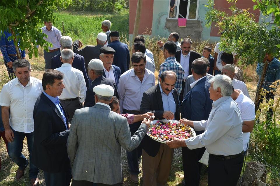 Di eydiyê de nêzî 4 ton û nîv şekir îkram dikin