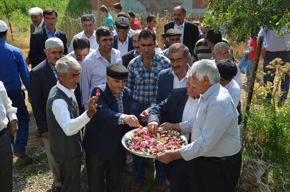 Di eydiyê de nêzî 4 ton û nîv şekir îkram dikin