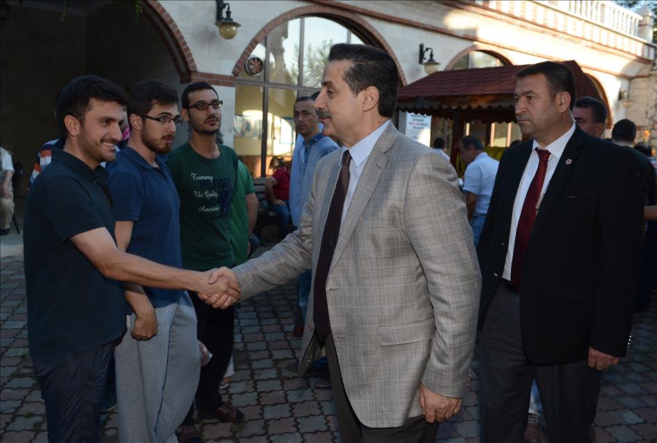 Bakan Çelik vatandaşlarla bayramlaştı