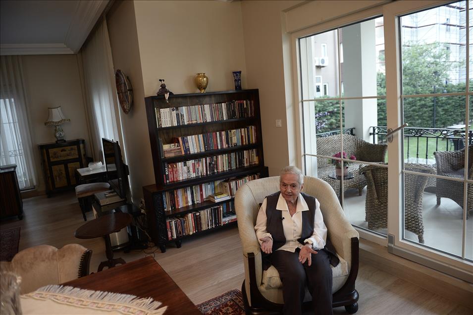 Celal Bayar'ın kızı, kütüphanesini bağışladı