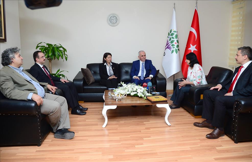 Ramazan Bayramı dolayısıyla AK Parti milletvekilleri, HDP'yi ziyaret etti