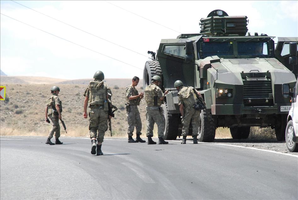 Kars'ta araçların teröristlerce ateşe verilmesi