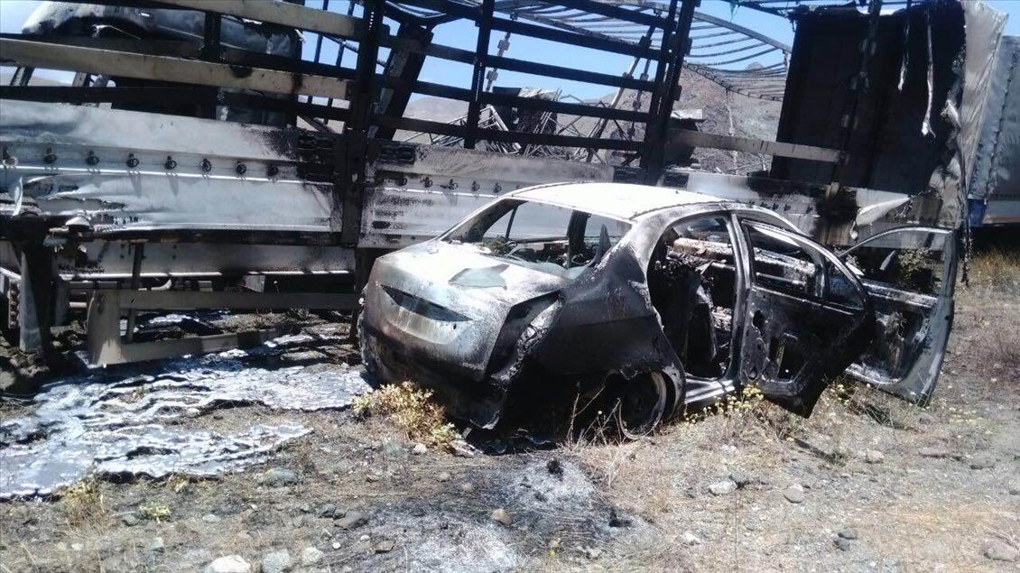 Kars'ta araçların teröristlerce ateşe verilmesi