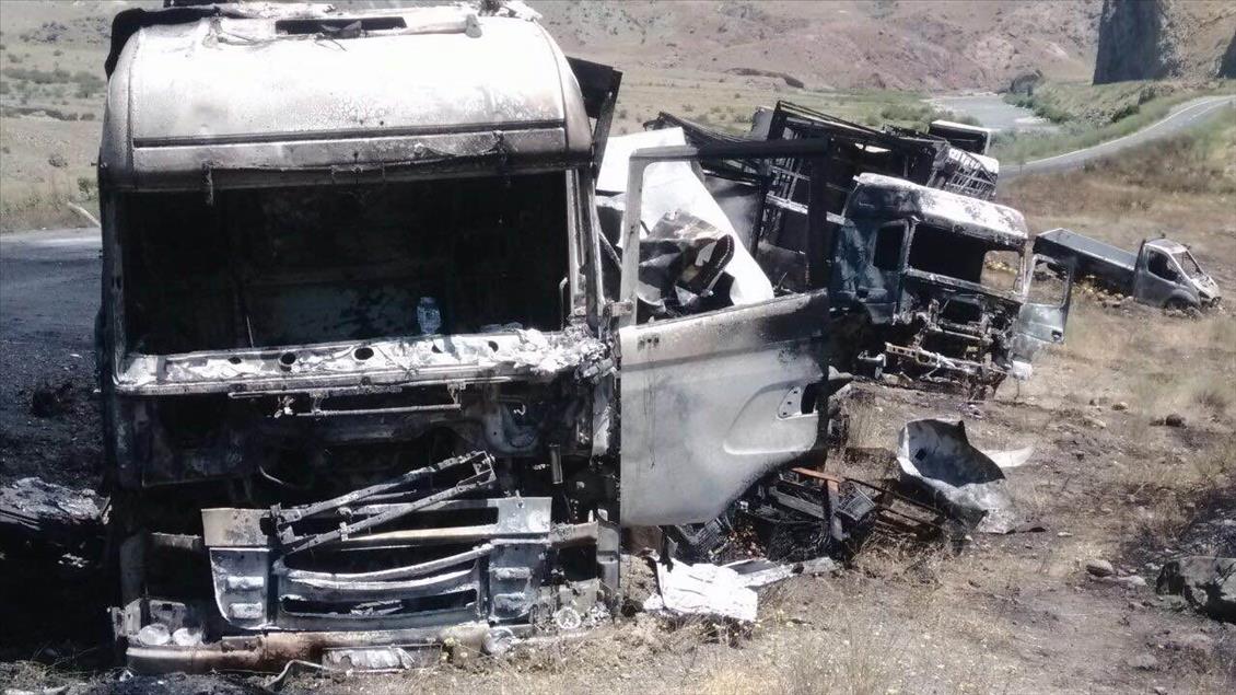 Kars'ta araçların teröristlerce ateşe verilmesi