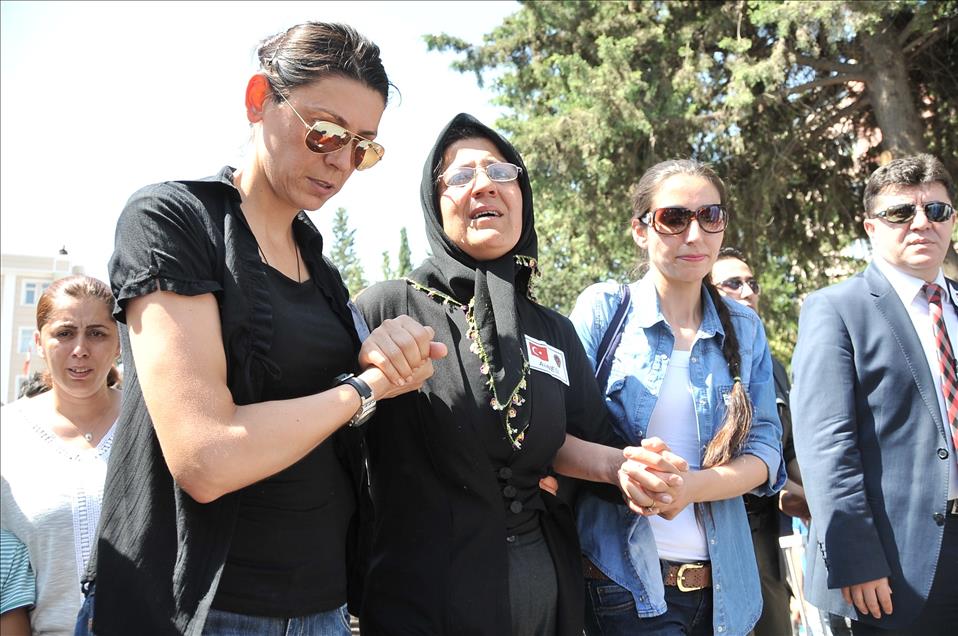 Şehit polisler son yolculuklarına uğurlanıyor