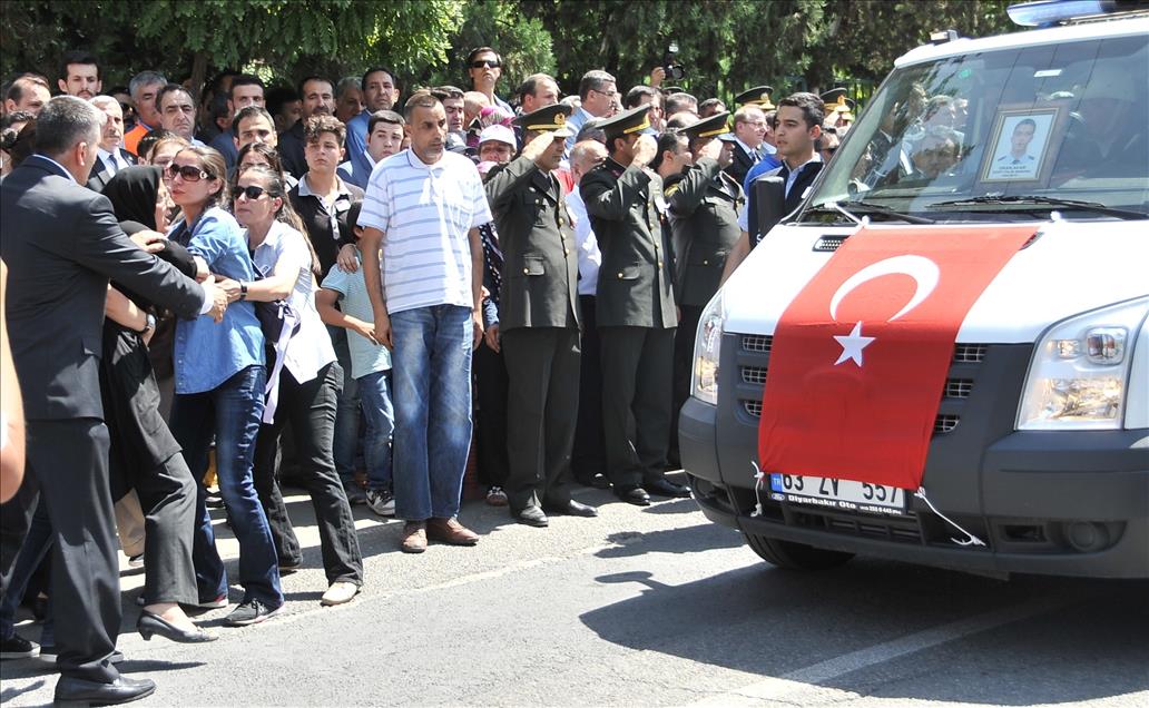 Şehit polisler son yolculuklarına uğurlanıyor