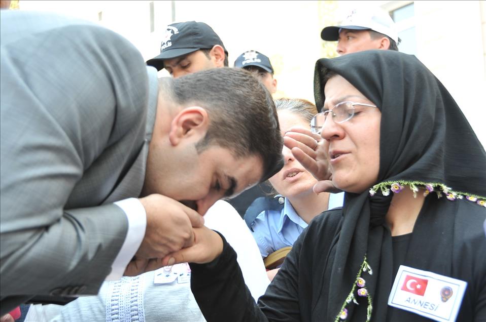 Şehit polisler son yolculuklarına uğurlanıyor