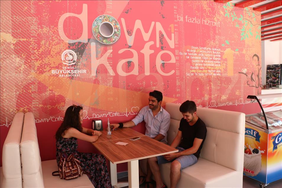 Ön yargıları yıkan "Down Kafe"