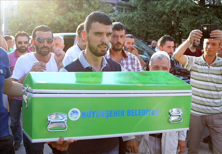 Kenan Sofuoğlu'nun vefat eden oğlu Hamza toprağa verildi