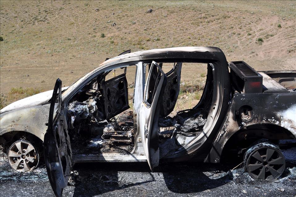 Erzurum'da teröristler 8 aracı yaktı