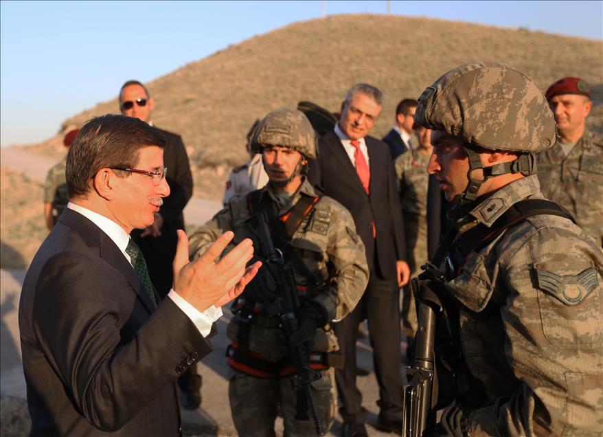 Başbakan Davutoğlu, Özel Kuvvetler Komutanlığını ziyaret etti