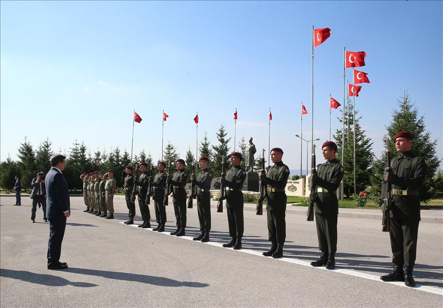 Başbakan Davutoğlu, Özel Kuvvetler Komutanlığını ziyaret etti