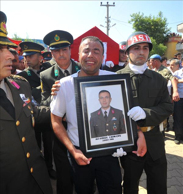 Şehit uzman çavuş son yolculuğuna uğurlandı