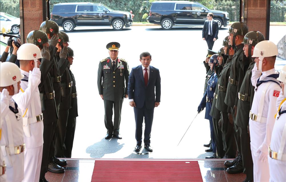 Yüksek Askeri Şura, Başbakan Davutoğlu başkanlığında toplandı