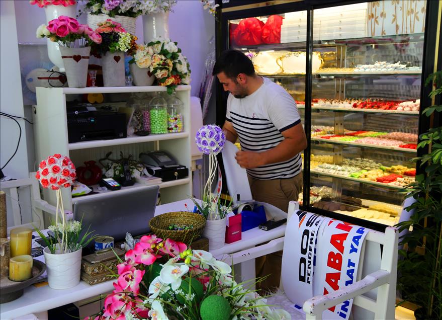 Gelin arabalarının "sıra dışı" yazıları gülümsetiyor