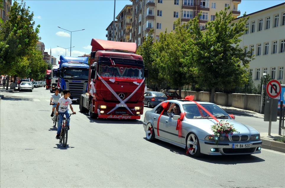 "Çekicili" düğün konvoyu