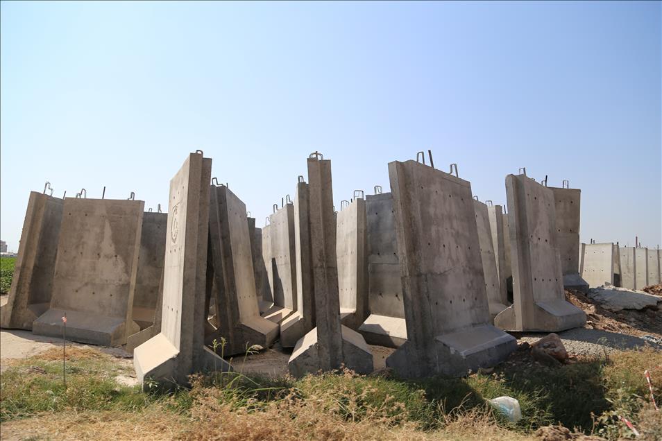Suriye sınırına 3 metrelik beton duvar