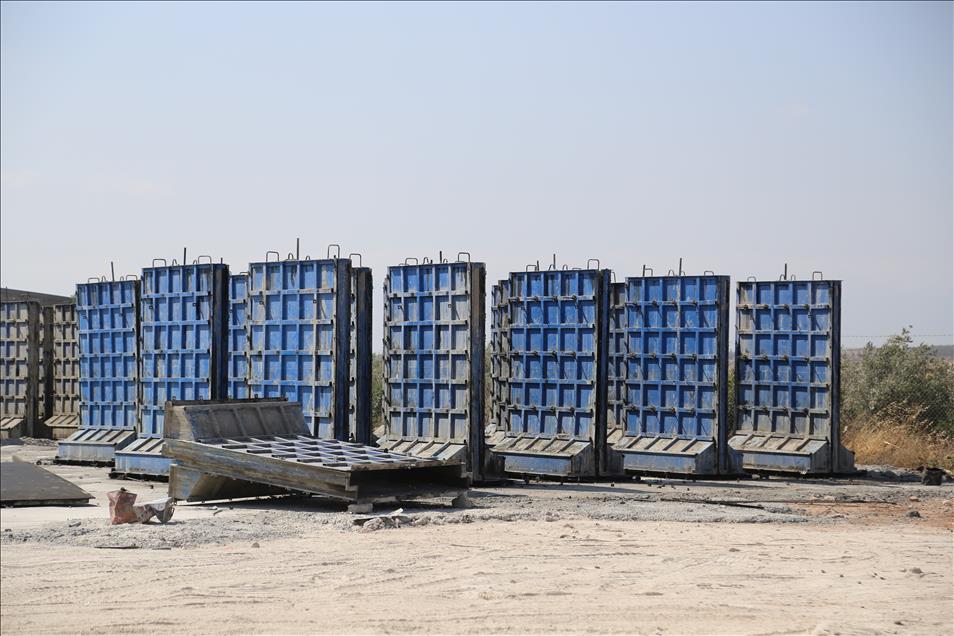 Suriye sınırına 3 metrelik beton duvar