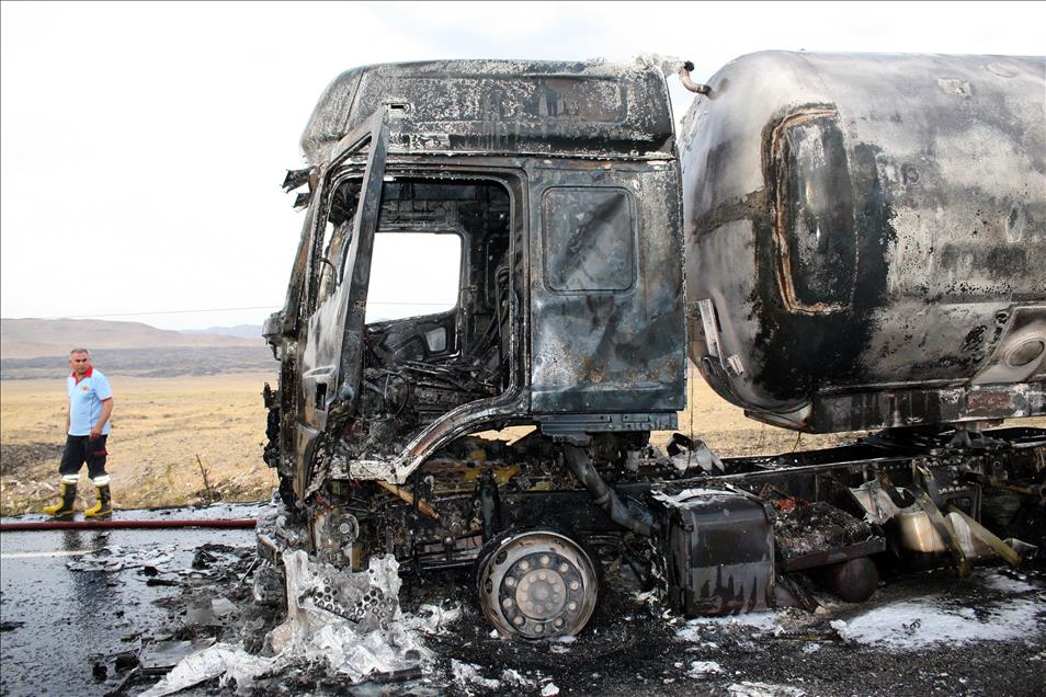 Karakola gaz yüklü tankerle saldırı girişimi