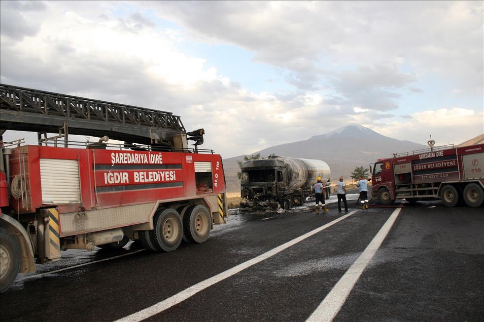 Karakola gaz yüklü tankerle saldırı girişimi
