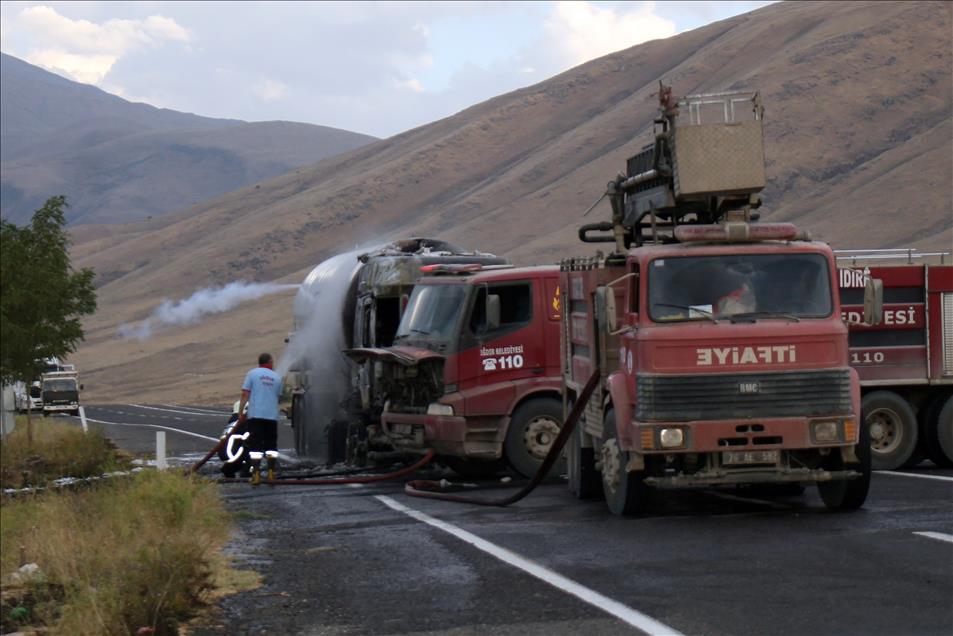Karakola gaz yüklü tankerle saldırı girişimi