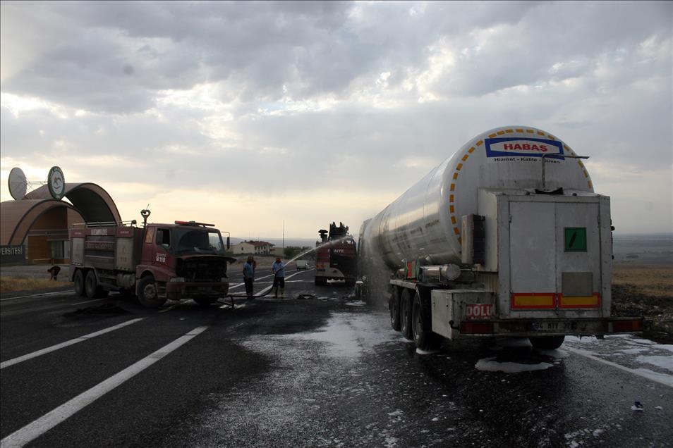 Karakola gaz yüklü tankerle saldırı girişimi