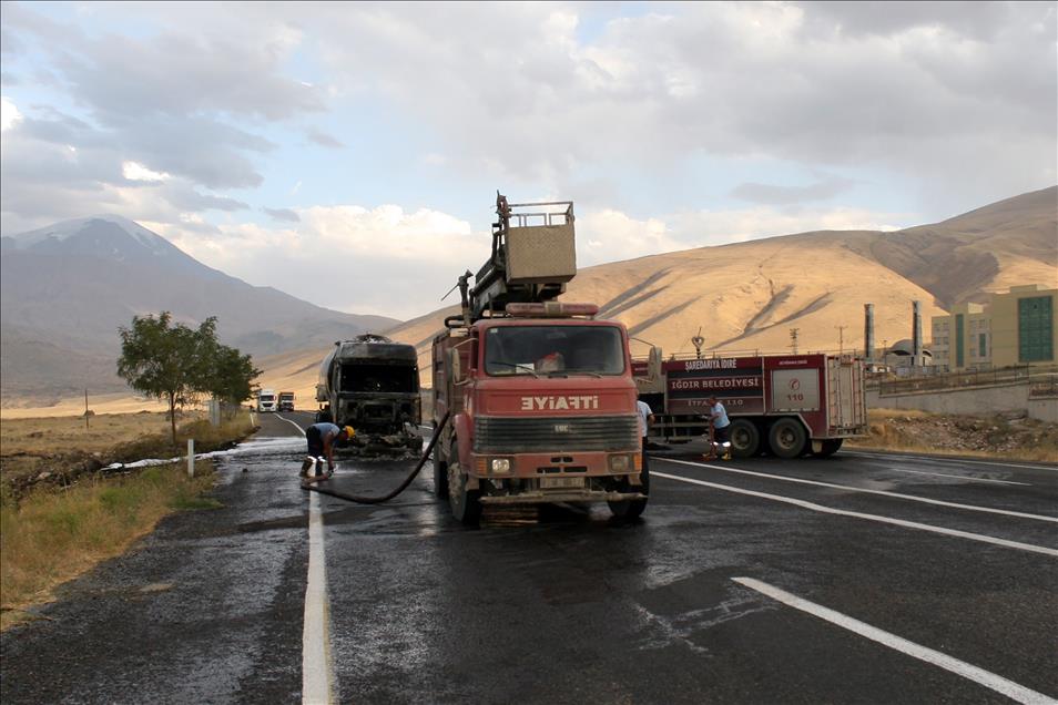 Karakola gaz yüklü tankerle saldırı girişimi
