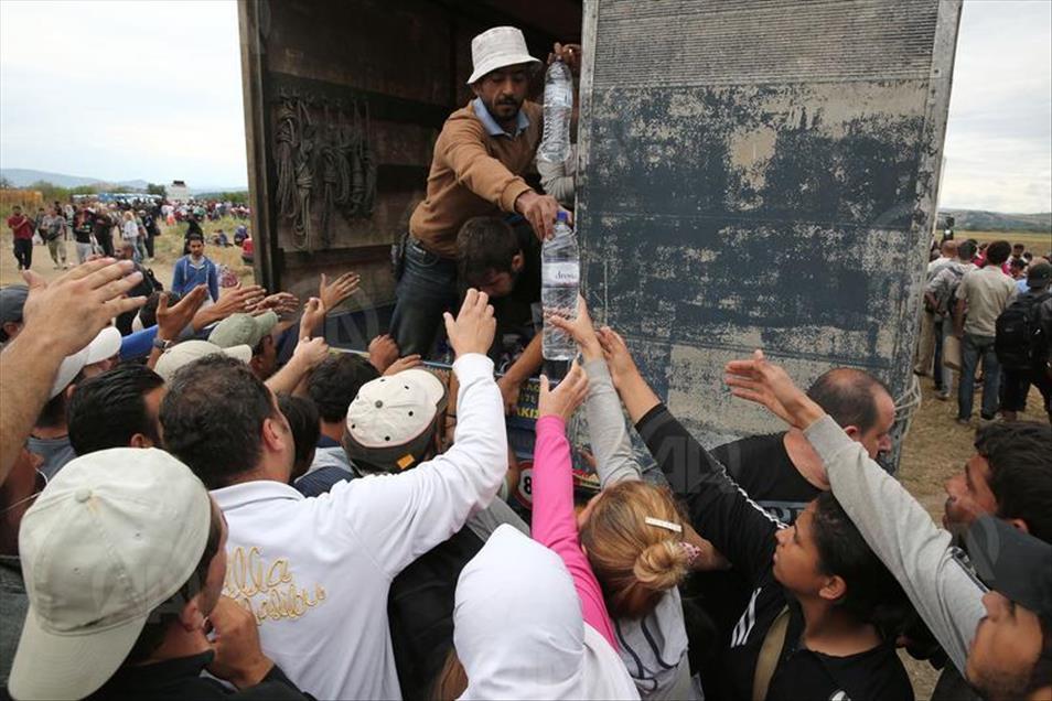 Migrants Attempt To Get Through The Greek/Macedonian Border