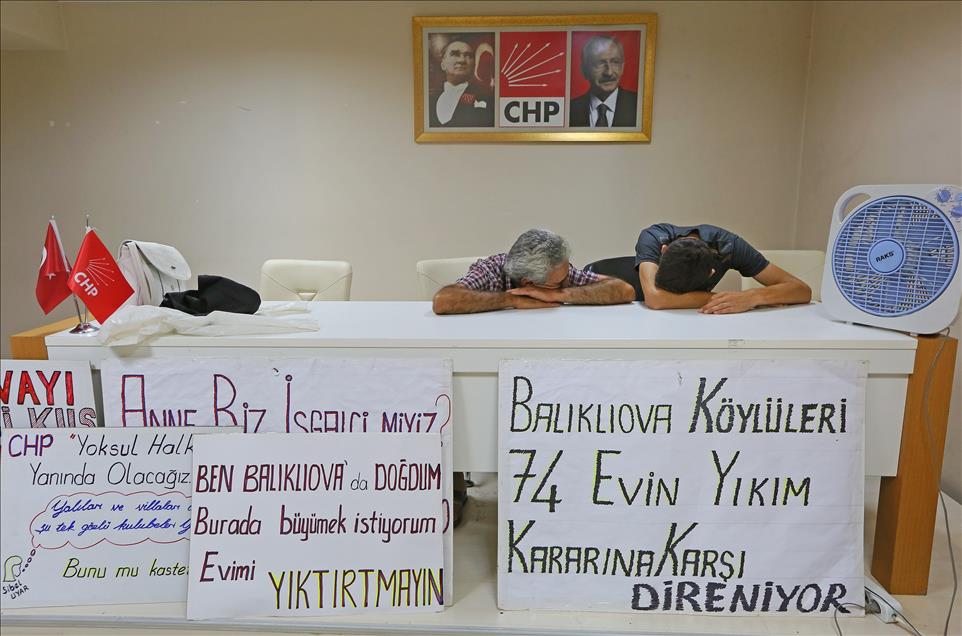 Balıklıova sakinleri CHP İzmir İl Başkanlığını işgal etmesi 