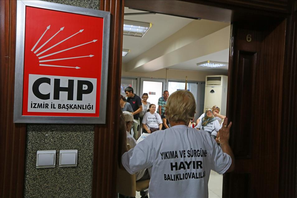 Balıklıova sakinleri CHP İzmir İl Başkanlığını işgal etmesi 