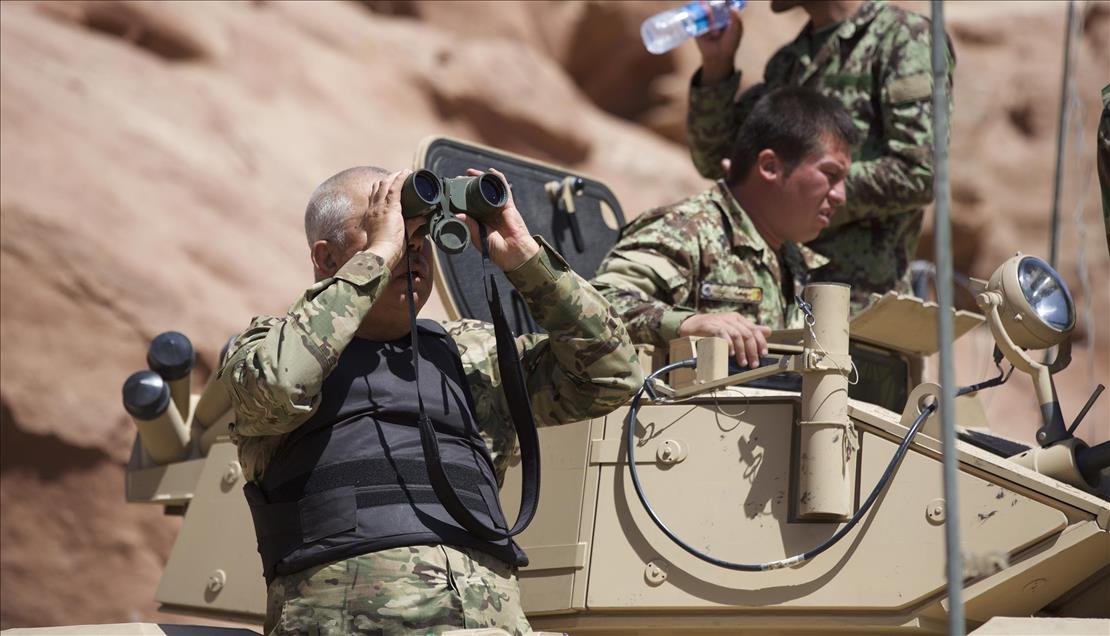 General Abdürreşit Dostum cephede