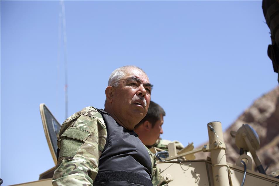 General Abdürreşit Dostum cephede