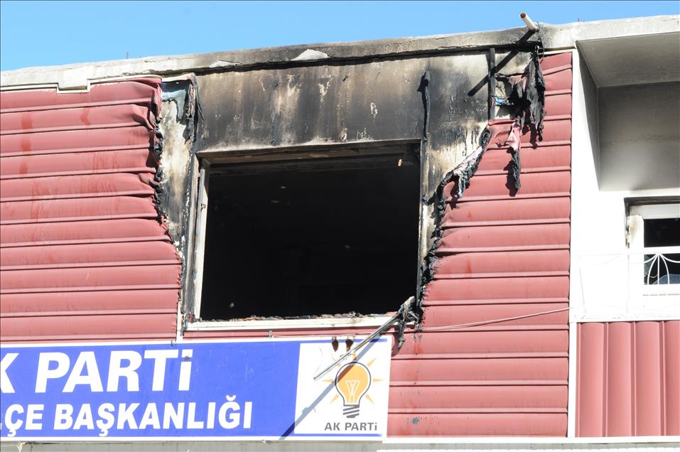 AK Parti Hizan İlçe Başkanlığına molotofkokteylli saldırı
