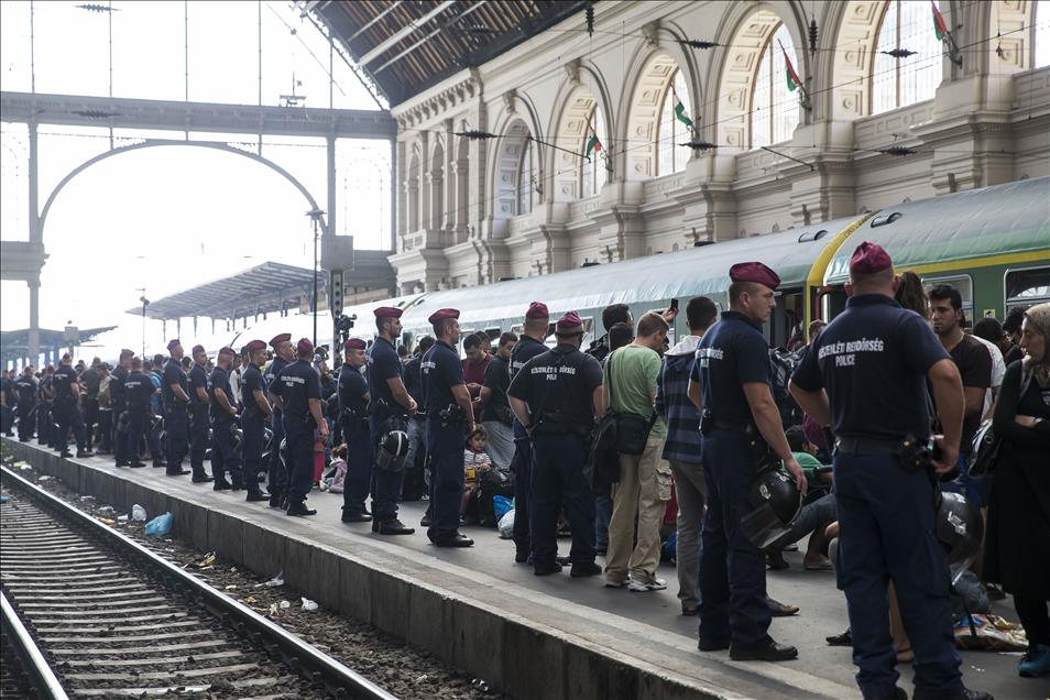 Budapeşte Doğu Tren İstasyonu göçmenlere yeniden açıldı
