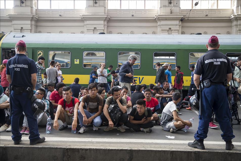 Budapeşte Doğu Tren İstasyonu göçmenlere yeniden açıldı