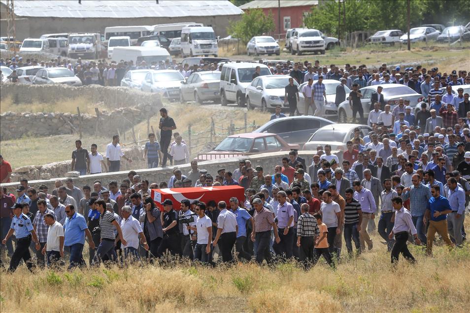 Şehitlerimizi uğurluyoruz