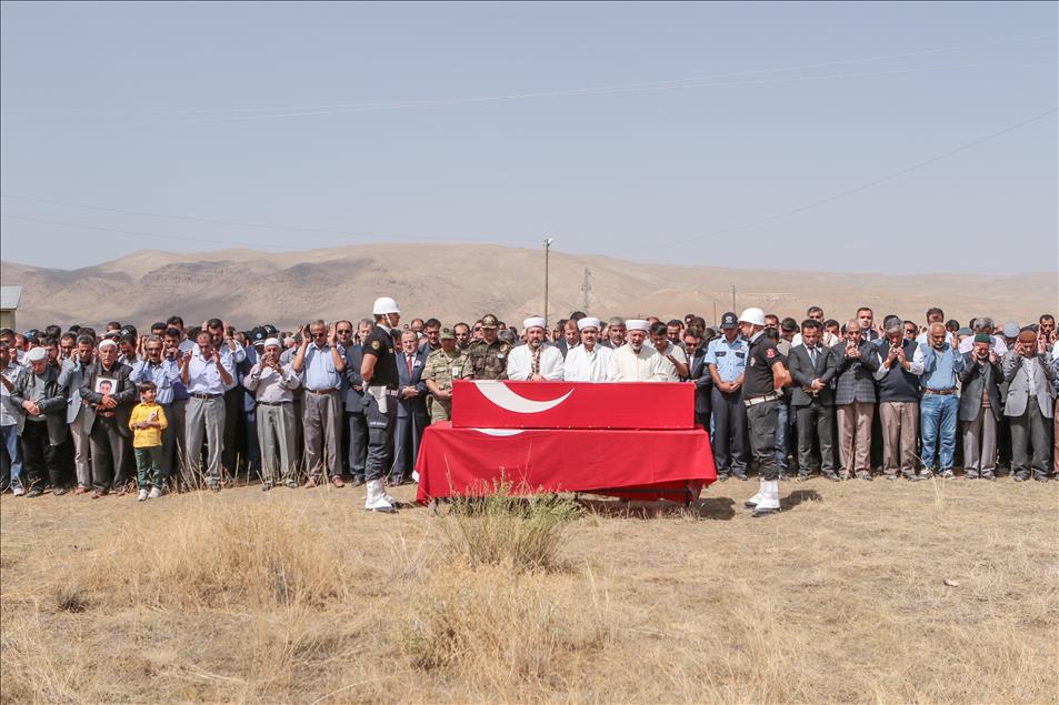 Şehitlerimizi uğurluyoruz